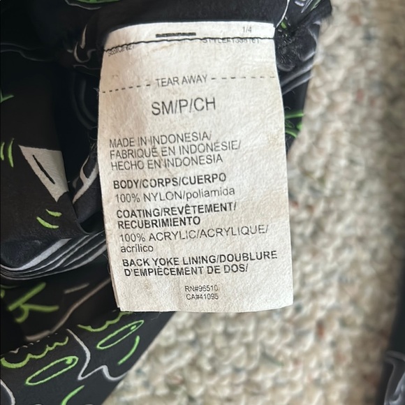 Under Armour Black and Green Raincoat with Integrated Hood - Picture 3 of 4